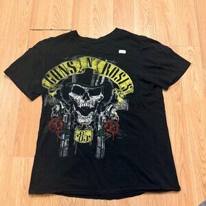 Guns N’ Roses Skull & Roses Graphic Tee